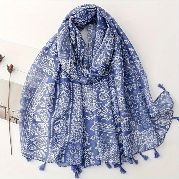 Linen Feel Large Square tassel scarf - Picture 3 of 6